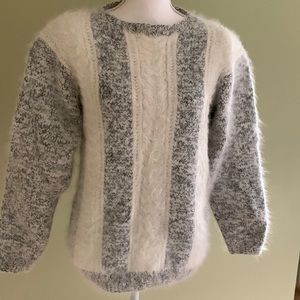 Very warm and sweater in white/grey